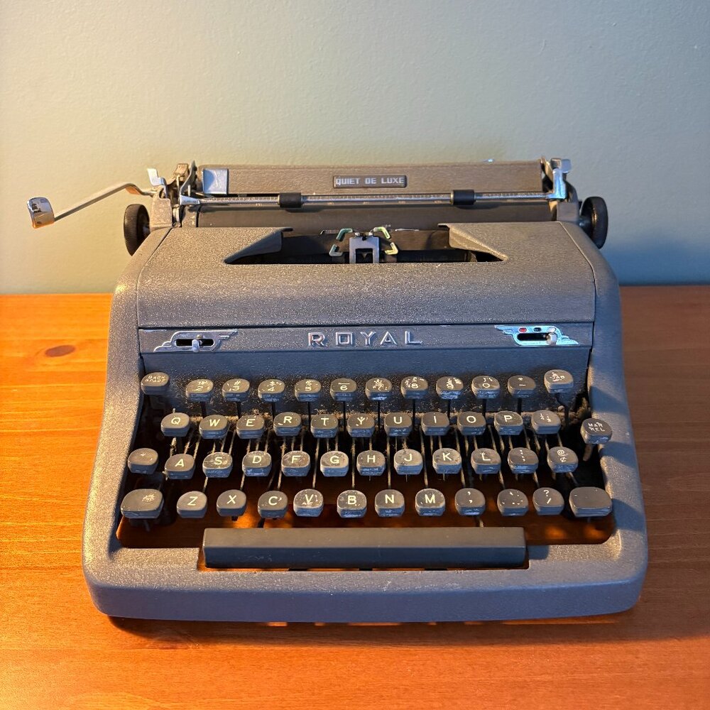 Royal Quiet DeLuxe Vintage Typewriter with Original Case